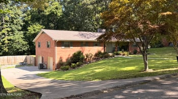907 W 6th Ave, Lenoir City, TN 37771
