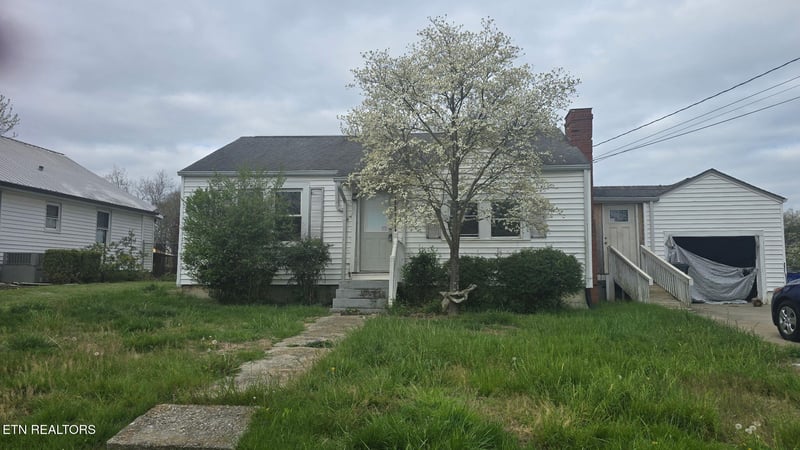 908 Crescent St, Morristown, TN 37813