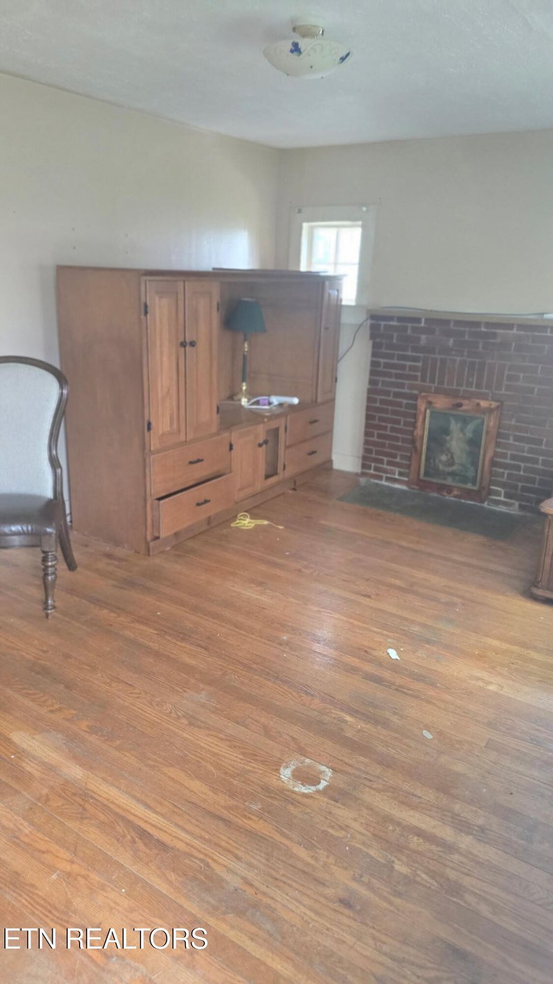 908 Crescent St, Morristown, TN 37813