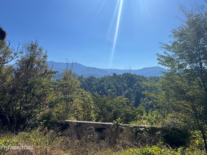908 E End Ct, Gatlinburg, TN 37738