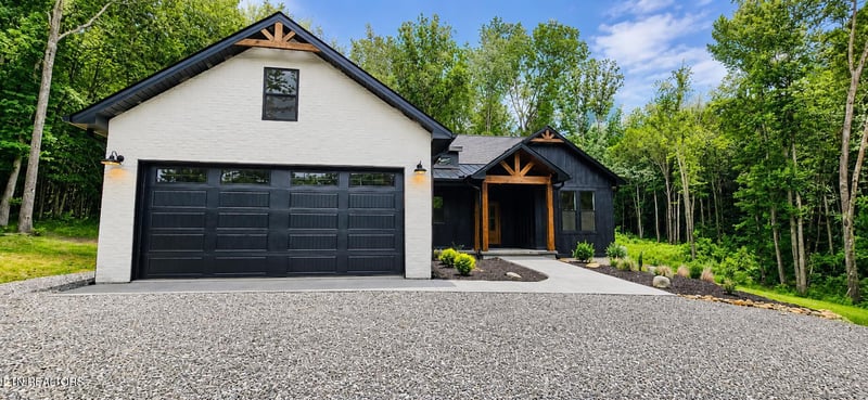 908 Evelyn Private Dr, Huntsville, TN 37756