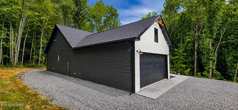 908 Evelyn Private Dr, Huntsville, TN 37756