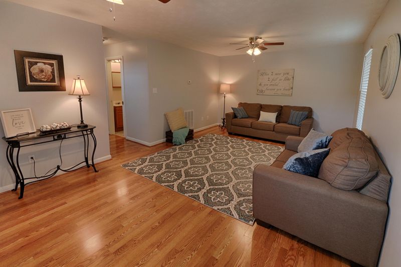 908 Kingston St, Lenoir City, TN 37771