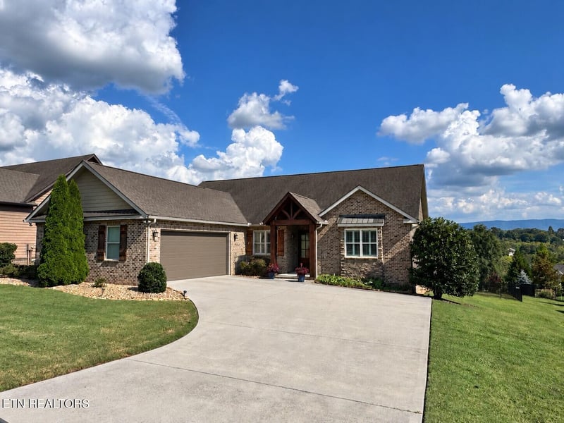 908 Montgomery Ln, Maryville, TN 37803