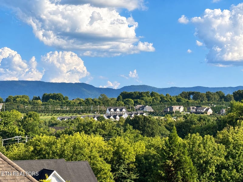 908 Montgomery Ln, Maryville, TN 37803