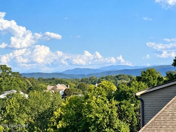908 Montgomery Ln, Maryville, TN 37803