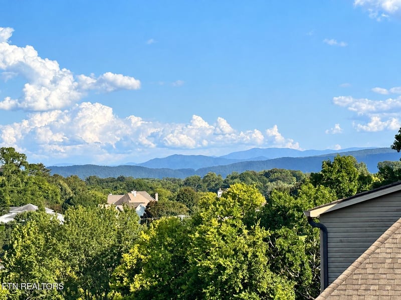 908 Montgomery Ln, Maryville, TN 37803