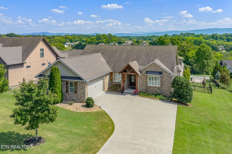 908 Montgomery Ln, Maryville, TN 37803