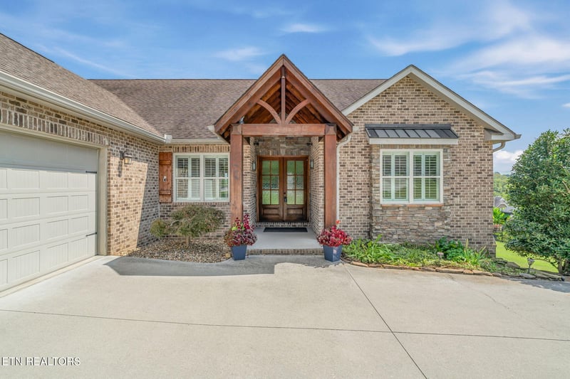 908 Montgomery Ln, Maryville, TN 37803