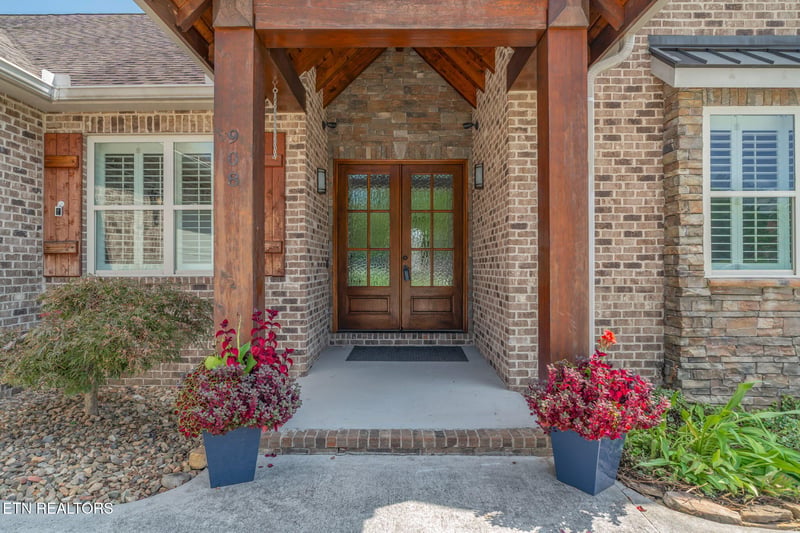 908 Montgomery Ln, Maryville, TN 37803