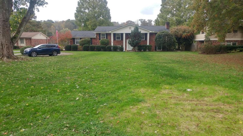 908 Riverbend Rd, Clinton, TN 37716