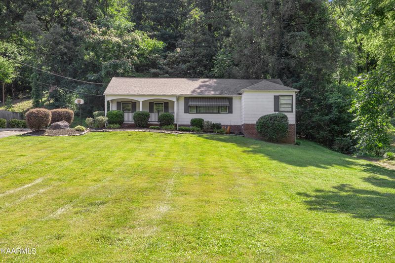 908 S Chilhowee Dr, Knoxville, TN 37914