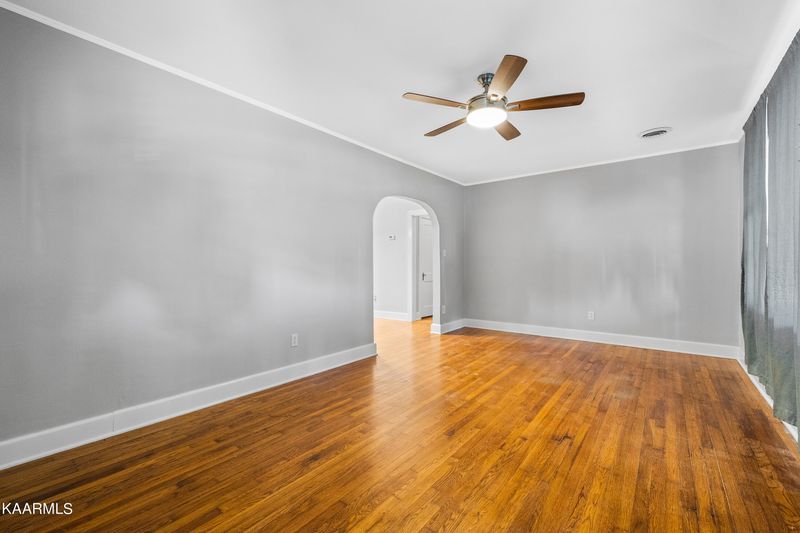 908 S Chilhowee Dr, Knoxville, TN 37914