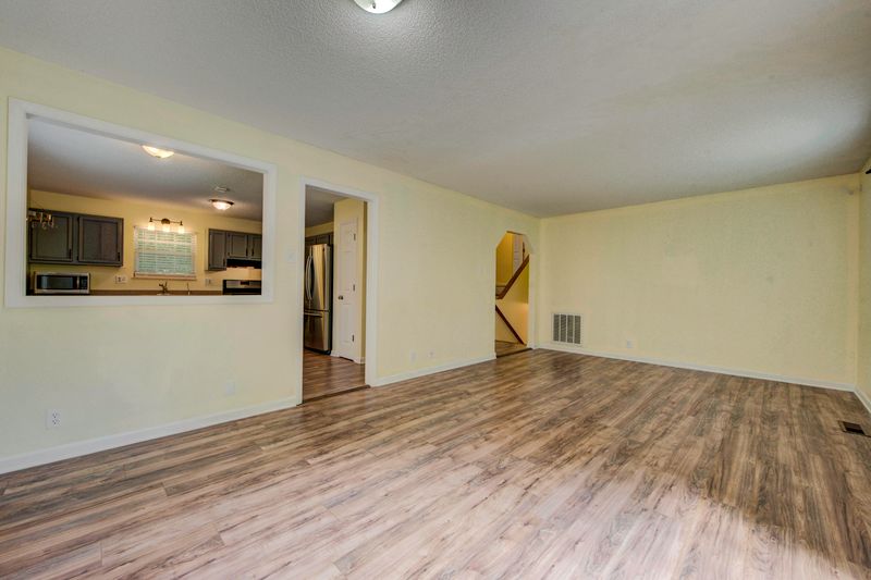 908 Tree Trunk Rd, Knoxville, TN 37934