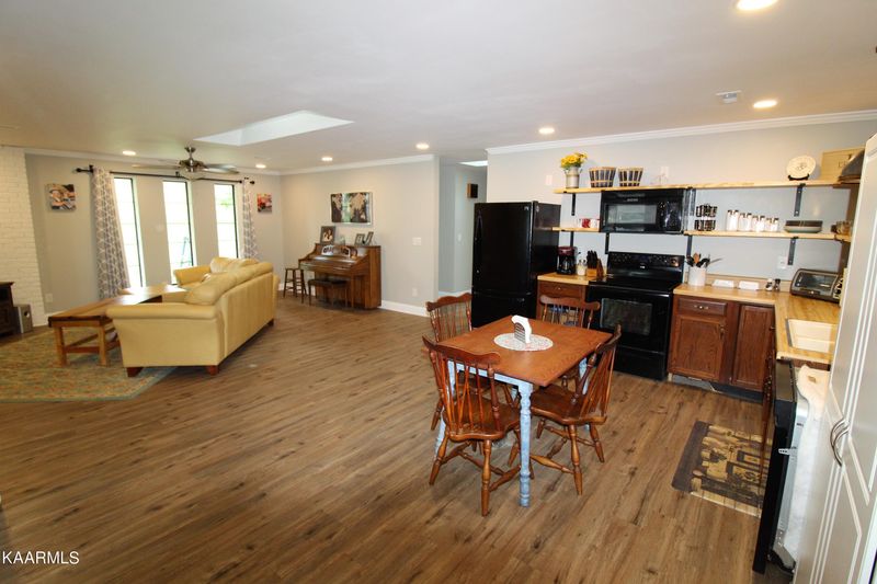 9081 Hwy 72, Loudon, TN 37774