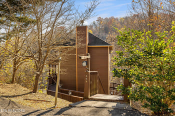 909 Black Wolf Way, Gatlinburg, TN 37738