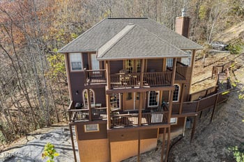 909 Black Wolf Way, Gatlinburg, TN 37738