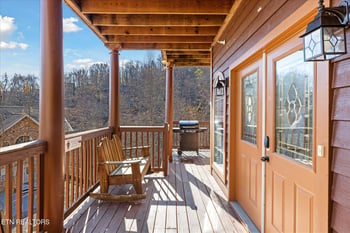 909 Black Wolf Way, Gatlinburg, TN 37738