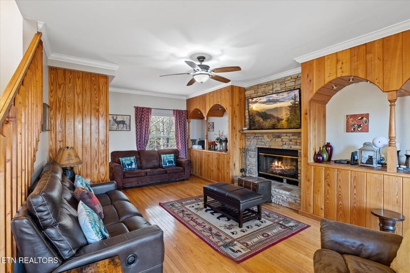 909 Black Wolf Way, Gatlinburg, TN 37738