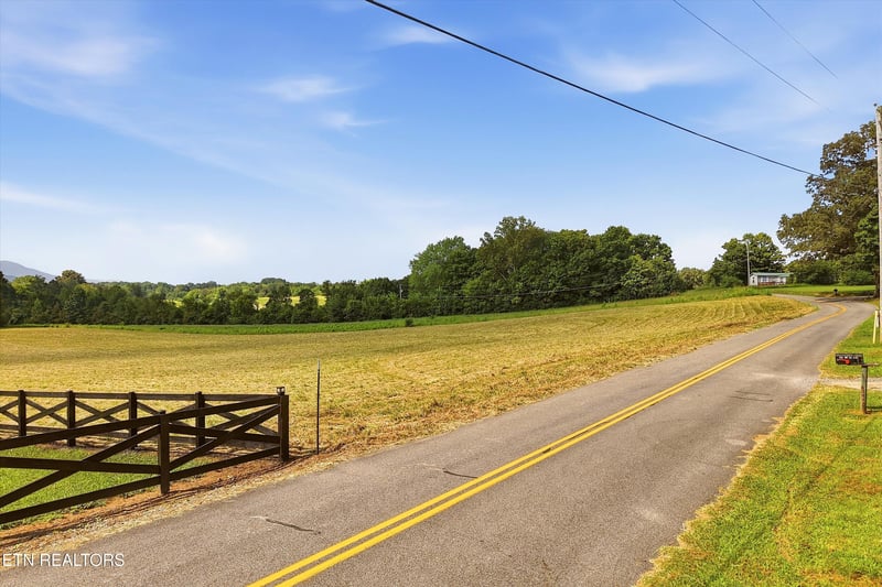 909 County Rd #053.00, Etowah, TN 37331
