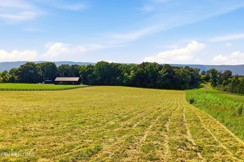 909 County Rd #053.00, Etowah, TN 37331