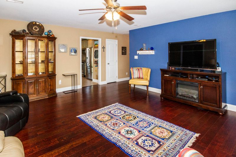 909 Evelyn Dr, Loudon, TN 37774