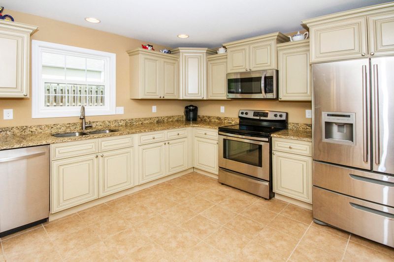 909 Evelyn Dr, Loudon, TN 37774