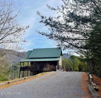 909 Fawn Hollow Tr, Townsend, TN 37882