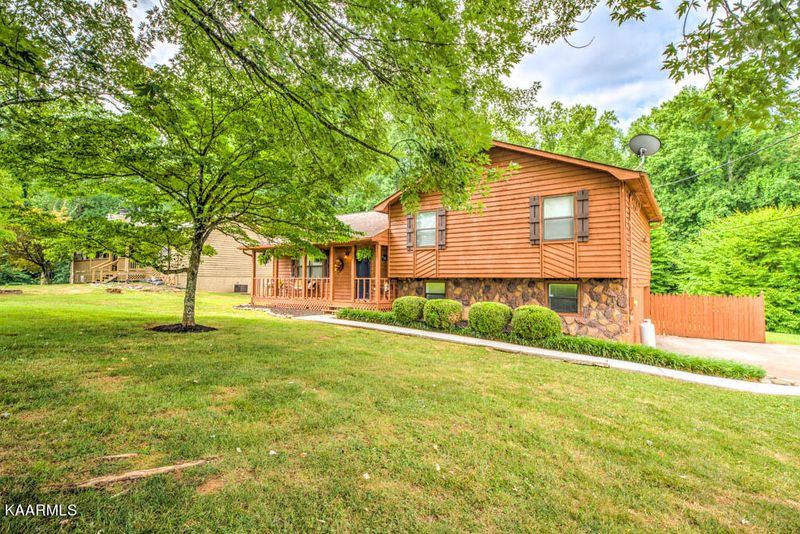 909 Johnson Rd, Maryville, TN 37804