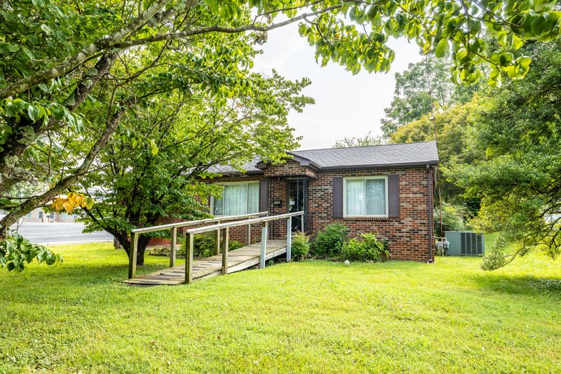 909 Monroe St, Sweetwater, TN 37874