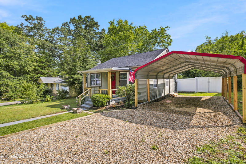 909 N C St, Lenoir City, TN 37771