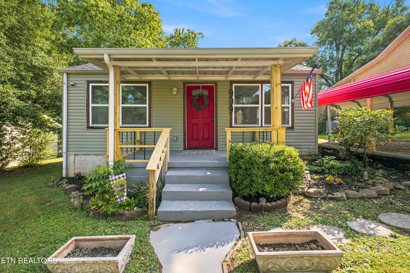 909 N C St, Lenoir City, TN 37771