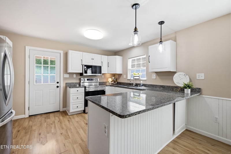 909 N C St, Lenoir City, TN 37771