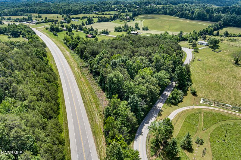 909 Old State Rd, Tellico Plains, TN 37385