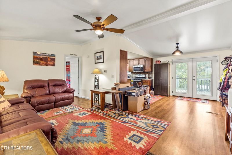 909 Reagan Valley Rd, Tellico Plains, TN 37385