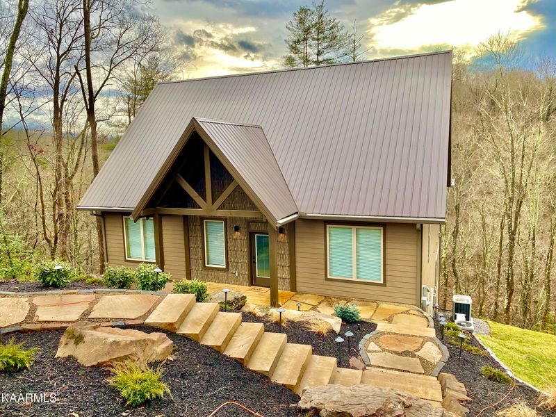 909 Saddle Crk Way, Sevierville, TN 37862