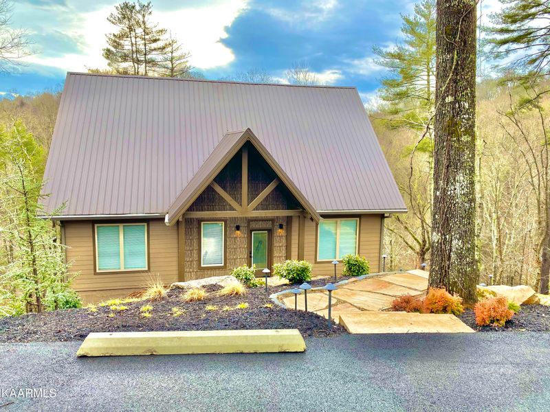 909 Saddle Crk Way, Sevierville, TN 37862