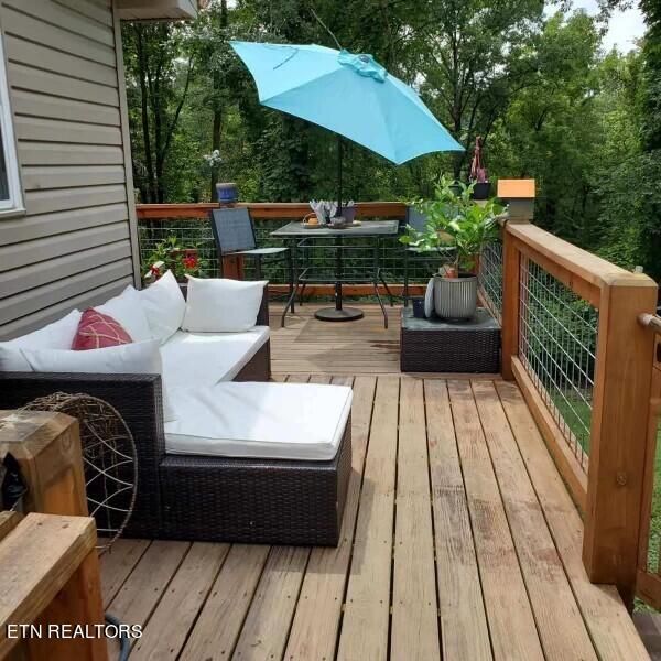 909 Topside Rd, Sevierville, TN 37862