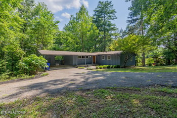 909 W Outer Dr, Oak Ridge, TN 37830