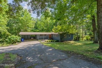 909 W Outer Dr, Oak Ridge, TN 37830
