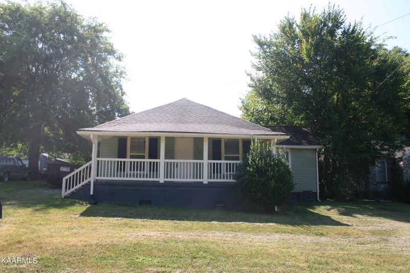 910 Doll Ave, Maryville, TN 37801