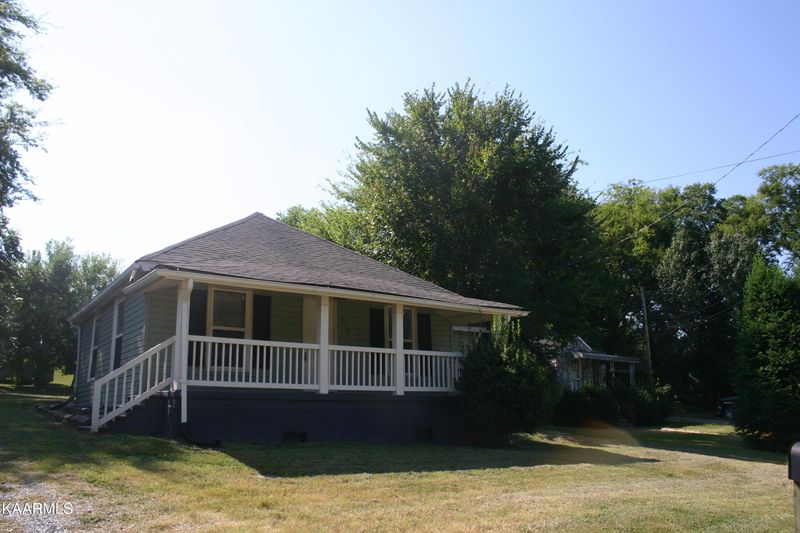 910 Doll Ave, Maryville, TN 37801