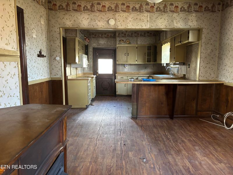 910 Georgia Ave, Etowah, TN 37331
