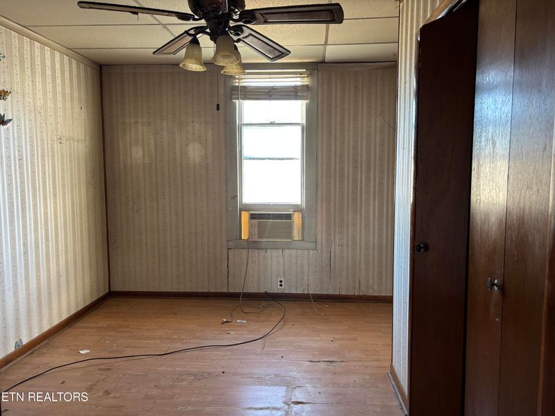 910 Georgia Ave, Etowah, TN 37331