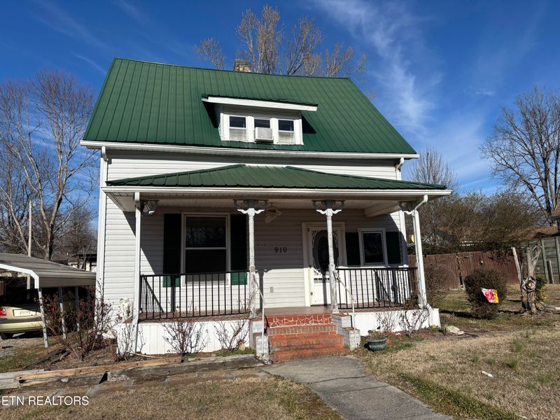 910 Georgia Ave, Etowah, TN 37331