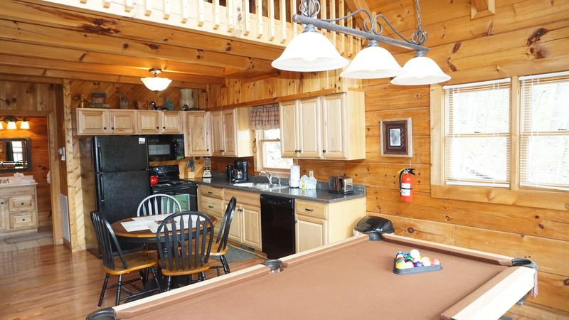 910 Laurel Lick Rd, Sevierville, TN 37863