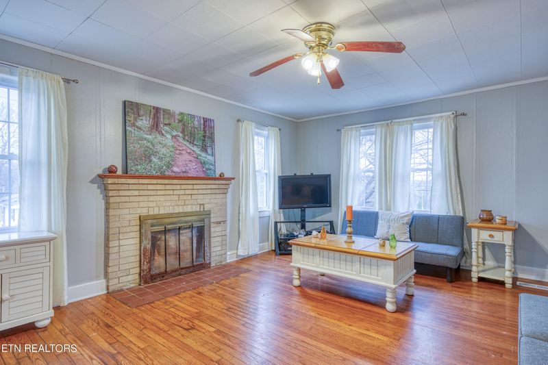 910 N C St, Lenoir City, TN 37771