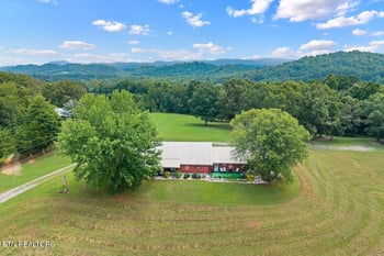 910 Reagan Valley Rd, Tellico Plains, TN 37385