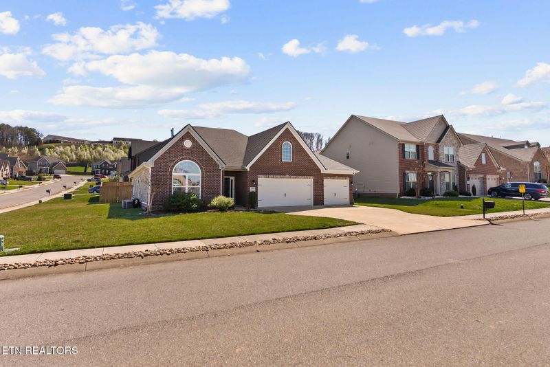 910 Springwood Ln, Maryville, TN 37801
