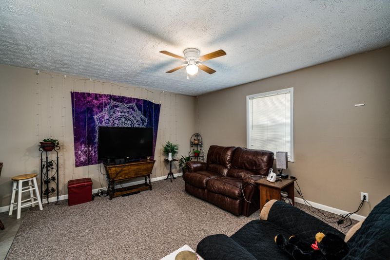 910 Stanley St, Crossville, TN 38555